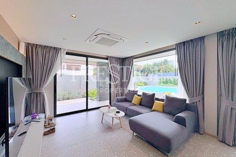 Casa de 4 dormitorios en Pattaya, Tailandia № 233229 - foto 2