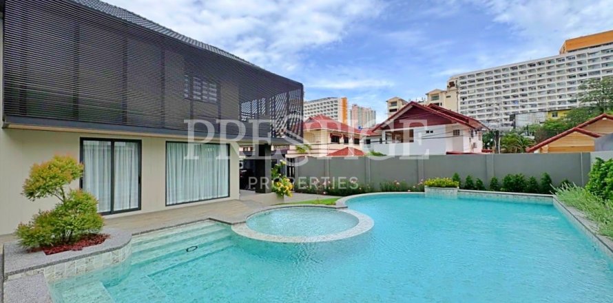 Casa de 4 dormitorios en Pattaya, Tailandia № 233229
