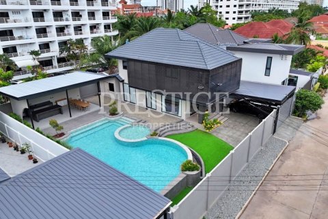 Casa de 4 dormitorios en Pattaya, Tailandia № 233229 - foto 23