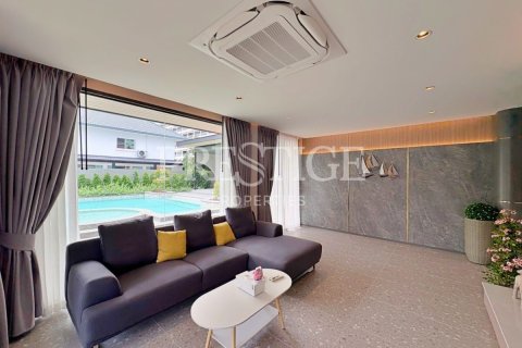 Casa de 4 dormitorios en Pattaya, Tailandia № 233229 - foto 5