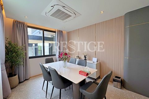 Casa de 4 dormitorios en Pattaya, Tailandia № 233229 - foto 7