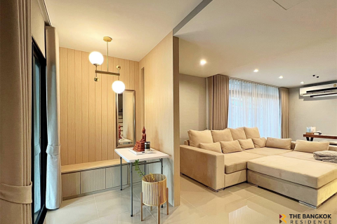 Haus in Bangkok, Thailand 4 Schlafzimmer № 189327