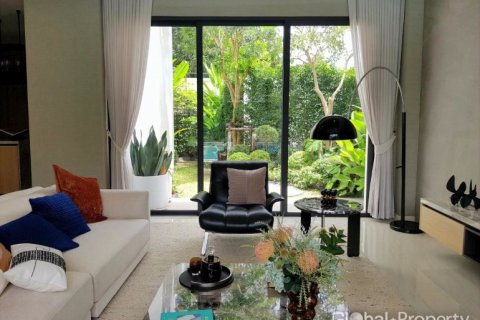 Casa de 4 dormitorios en Pattaya, Tailandia № 113604 - foto 9