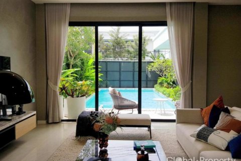 Casa de 4 dormitorios en Pattaya, Tailandia № 113604 - foto 12