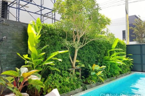 Casa de 4 dormitorios en Pattaya, Tailandia № 113604 - foto 15