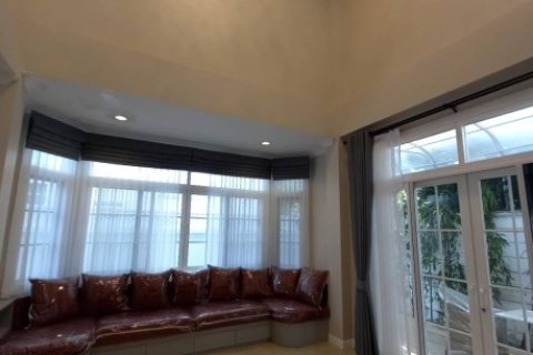 Villa in Bang Na, Bangkok, Thailand 4 bedrooms № 193975 - photo 3