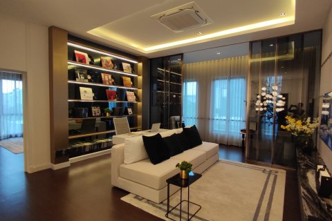 Chalet de 4 dormitorios en Bangkok, Tailandia № 165415 - foto 8