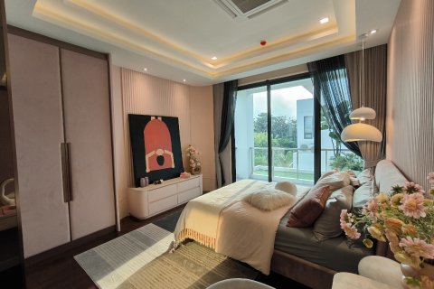 Chalet de 5 dormitorios en Lat Phrao, Bangkok, Tailandia № 165417 - foto 2
