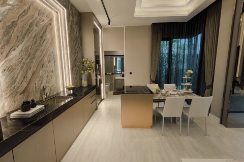 Chalet de 5 dormitorios en Lat Phrao, Bangkok, Tailandia № 165417 - foto 11