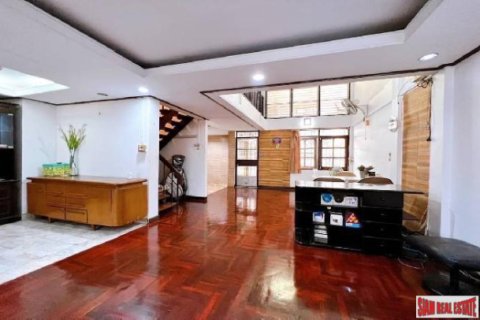 Villa à Bangkok, Thaïlande 5 chambres № 203241