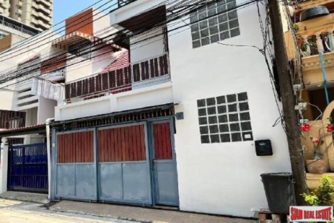 Chalet de 5 dormitorios en Bangkok, Tailandia № 203241 - foto 5