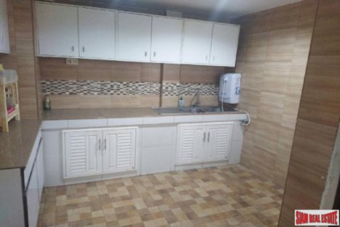 Chalet de 5 dormitorios en Bangkok, Tailandia № 203241 - foto 3