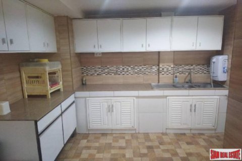 Chalet de 5 dormitorios en Bangkok, Tailandia № 203241 - foto 4