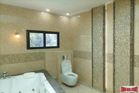 Chalet de 4 dormitorios en Jomtien Beach, Pattaya, Tailandia № 203242 - foto 4