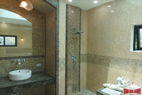 Chalet de 4 dormitorios en Jomtien Beach, Pattaya, Tailandia № 203242 - foto 5
