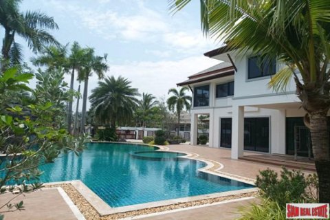 Chalet de 4 dormitorios en Jomtien Beach, Pattaya, Tailandia № 203242