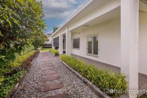 Casa de 3 dormitorios en Pattaya, Tailandia № 173924 - foto 6