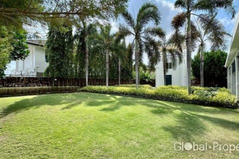 Casa de 3 dormitorios en Pattaya, Tailandia № 173924 - foto 8