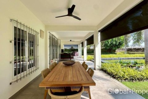 Casa de 3 dormitorios en Pattaya, Tailandia № 173924 - foto 10