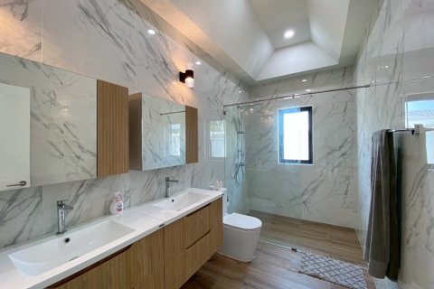 Chalet de 3 dormitorios en Hua Hin, Tailandia № 173930 - foto 19