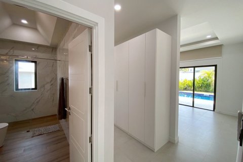 Chalet de 3 dormitorios en Hua Hin, Tailandia № 173930 - foto 18