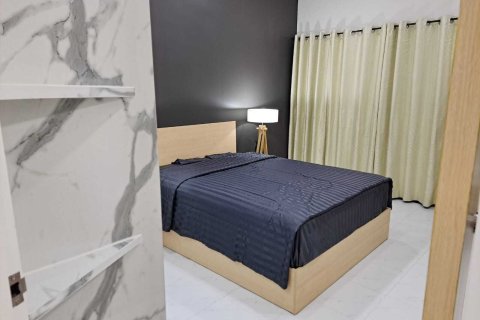 Condominio de 2 dormitorios en Khlong Toei, Bangkok, Tailandia № 160511 - foto 4
