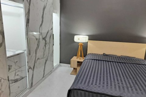 Condominio de 2 dormitorios en Khlong Toei, Bangkok, Tailandia № 160511 - foto 12
