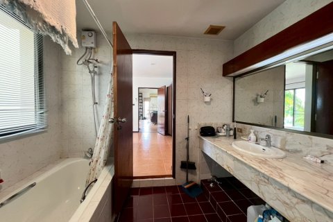 Condominio de 2 dormitorios en Cha-am, Tailandia № 195744 - foto 19