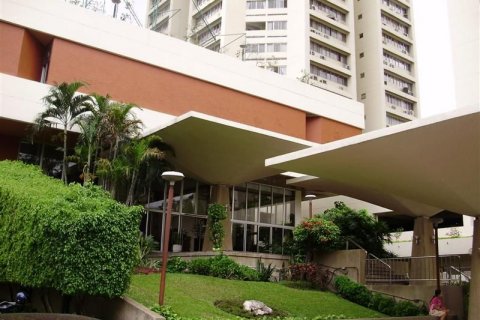 Condominio de 3 dormitorios en Watthana, Bangkok, Tailandia № 136048 - foto 21