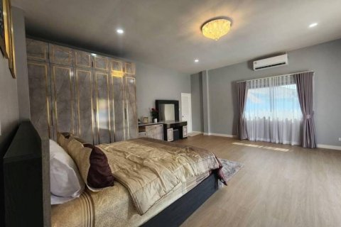 Chalet de 3 dormitorios en Sattahip, Tailandia № 119429 - foto 9