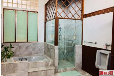 Casa de 6 dormitorios en Bangkok, Tailandia № 193702 - foto 4