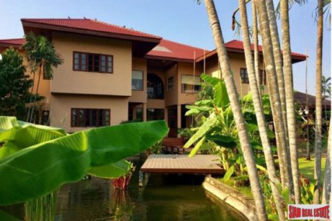 Haus in Bangkok, Thailand 6 Schlafzimmer № 193702