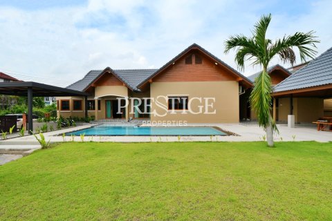 Casa de 5 dormitorios en Pattaya, Tailandia № 198391