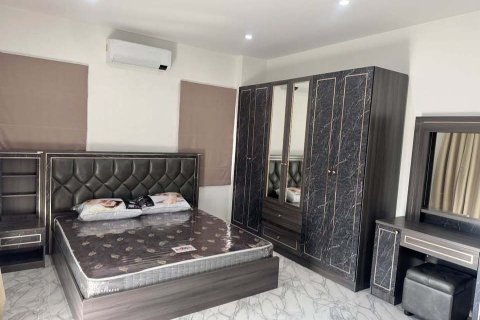 House in Hang Dong, Thailand 4 bedrooms № 163364 - photo 4