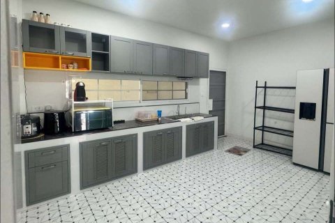 House in Hang Dong, Thailand 4 bedrooms № 163364 - photo 13