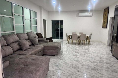 House in Hang Dong, Thailand 4 bedrooms № 163364 - photo 18