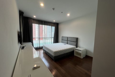 Condominio de 2 dormitorios en Pathum Wan, Bangkok, Tailandia № 150083 - foto 2