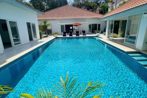 Maison à Pattaya, Thaïlande 12 chambres № 70943