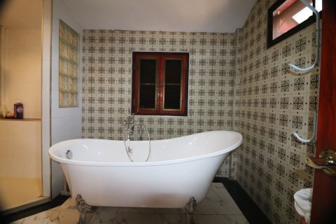 Casa de 3 dormitorios en Udon Thani, Tailandia № 171778 - foto 16