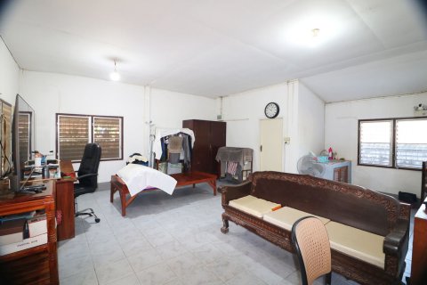 Casa de 3 dormitorios en Udon Thani, Tailandia № 171778 - foto 30