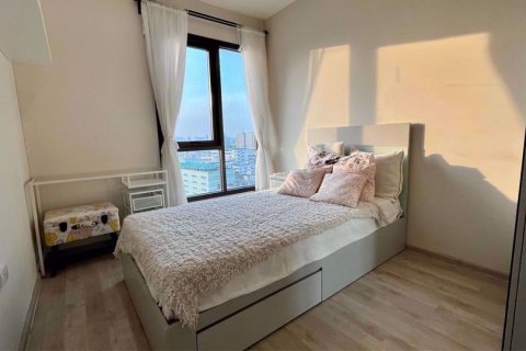 Condominio de 2 dormitorios en Huai Khwang, Bangkok, Tailandia № 47556 - foto 10