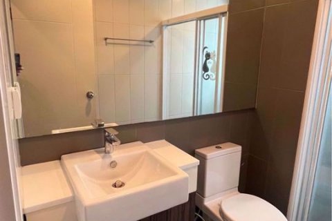 Condominio de 2 dormitorios en Huai Khwang, Bangkok, Tailandia № 47556 - foto 13