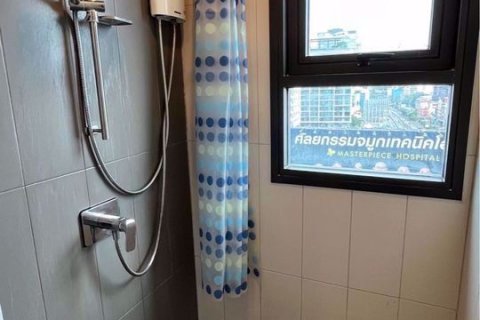 Condominio de 2 dormitorios en Huai Khwang, Bangkok, Tailandia № 47556 - foto 11
