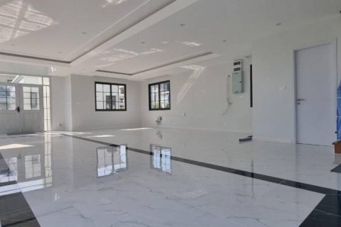 Chalet de 6 dormitorios en Pattaya, Tailandia № 117234 - foto 4