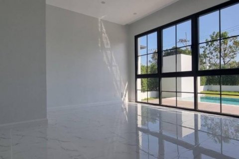 Chalet de 6 dormitorios en Pattaya, Tailandia № 117234 - foto 8