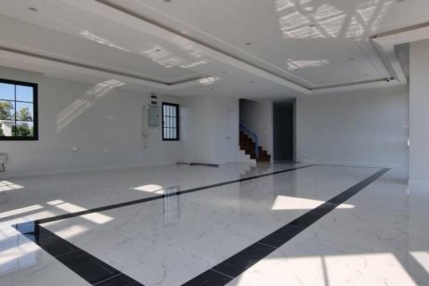 Chalet de 6 dormitorios en Pattaya, Tailandia № 117234 - foto 5