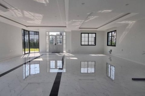 Chalet de 6 dormitorios en Pattaya, Tailandia № 117234 - foto 3