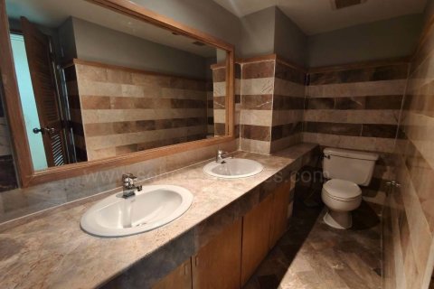Condominio de 2 dormitorios en Bangkok, Tailandia № 209740 - foto 11