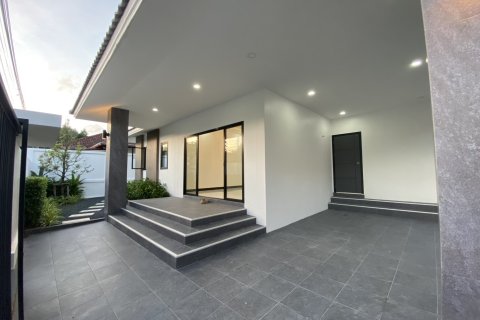 Chalet de 3 dormitorios en Pattaya, Tailandia № 209170 - foto 2