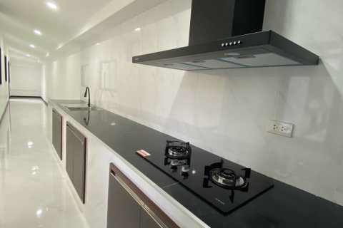 Chalet de 3 dormitorios en Pattaya, Tailandia № 209170 - foto 4